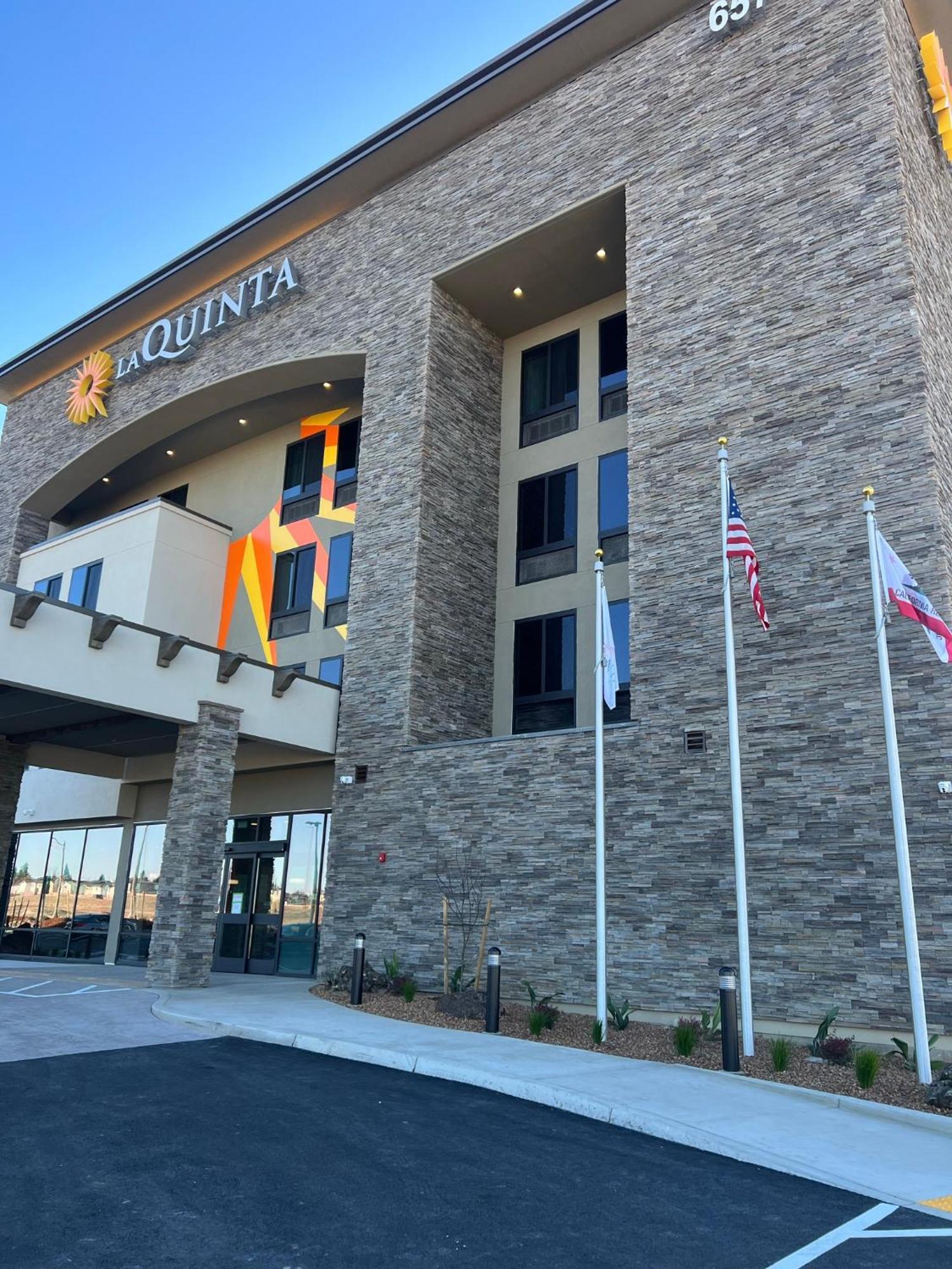 La Quinta Inn And Suites By Wyndham Lincoln Bagian luar foto