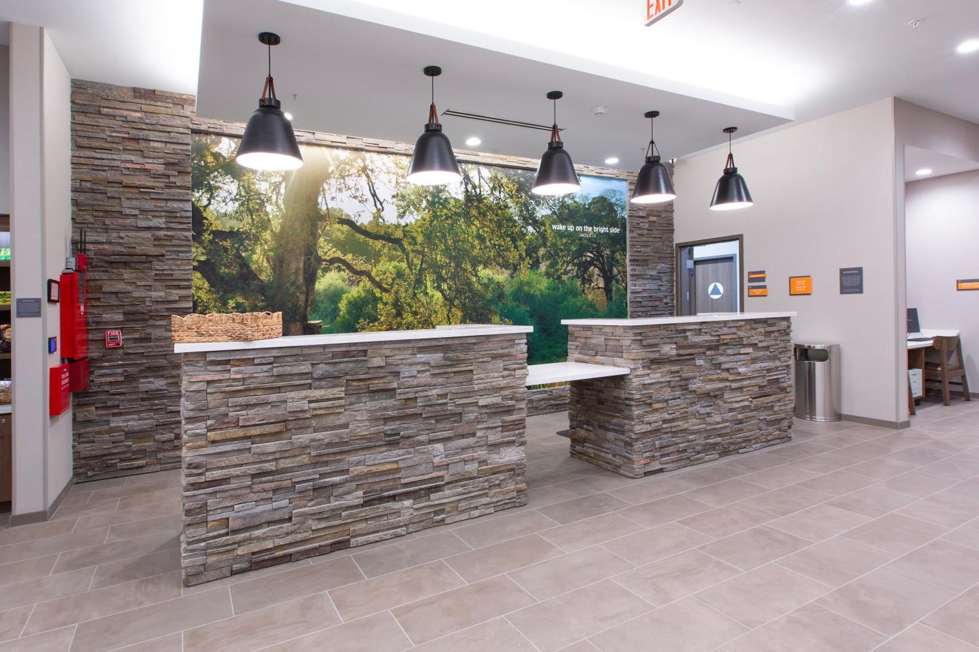 La Quinta Inn And Suites By Wyndham Lincoln Bagian luar foto