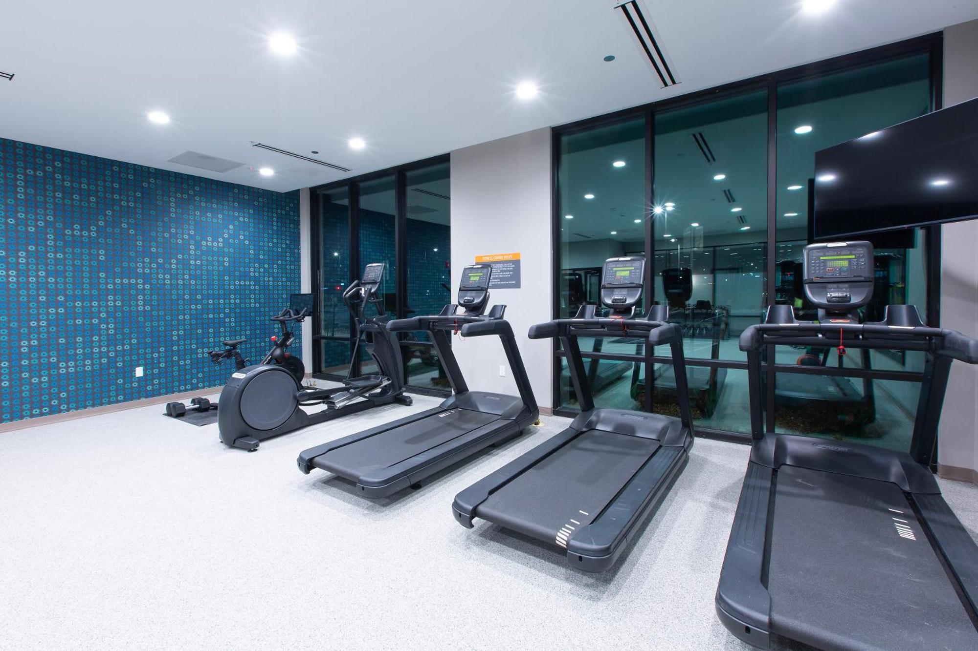 La Quinta Inn And Suites By Wyndham Lincoln Bagian luar foto