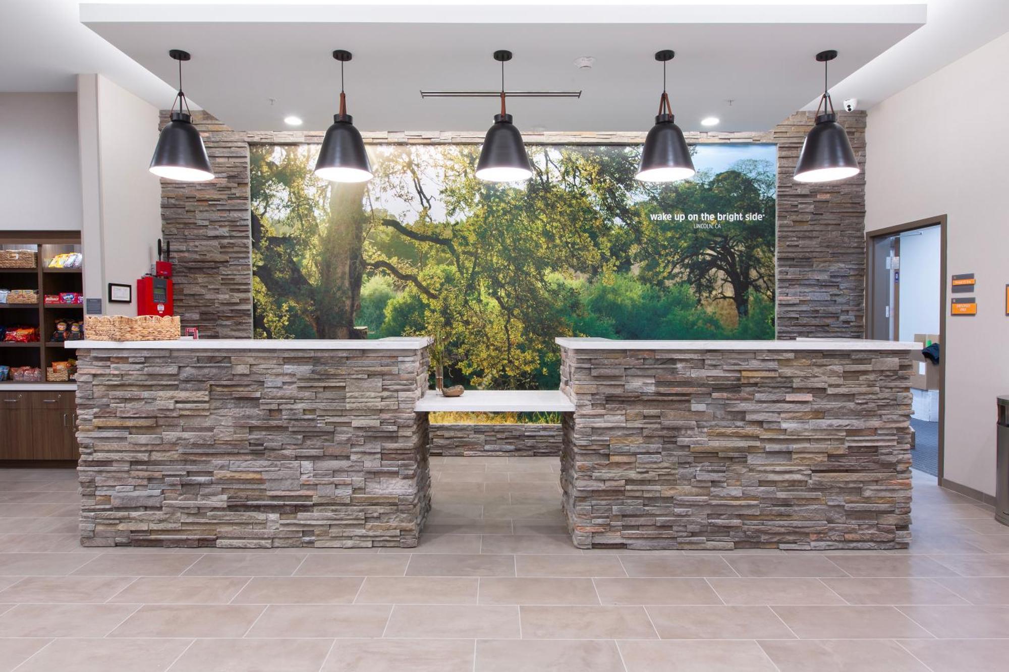 La Quinta Inn And Suites By Wyndham Lincoln Bagian luar foto