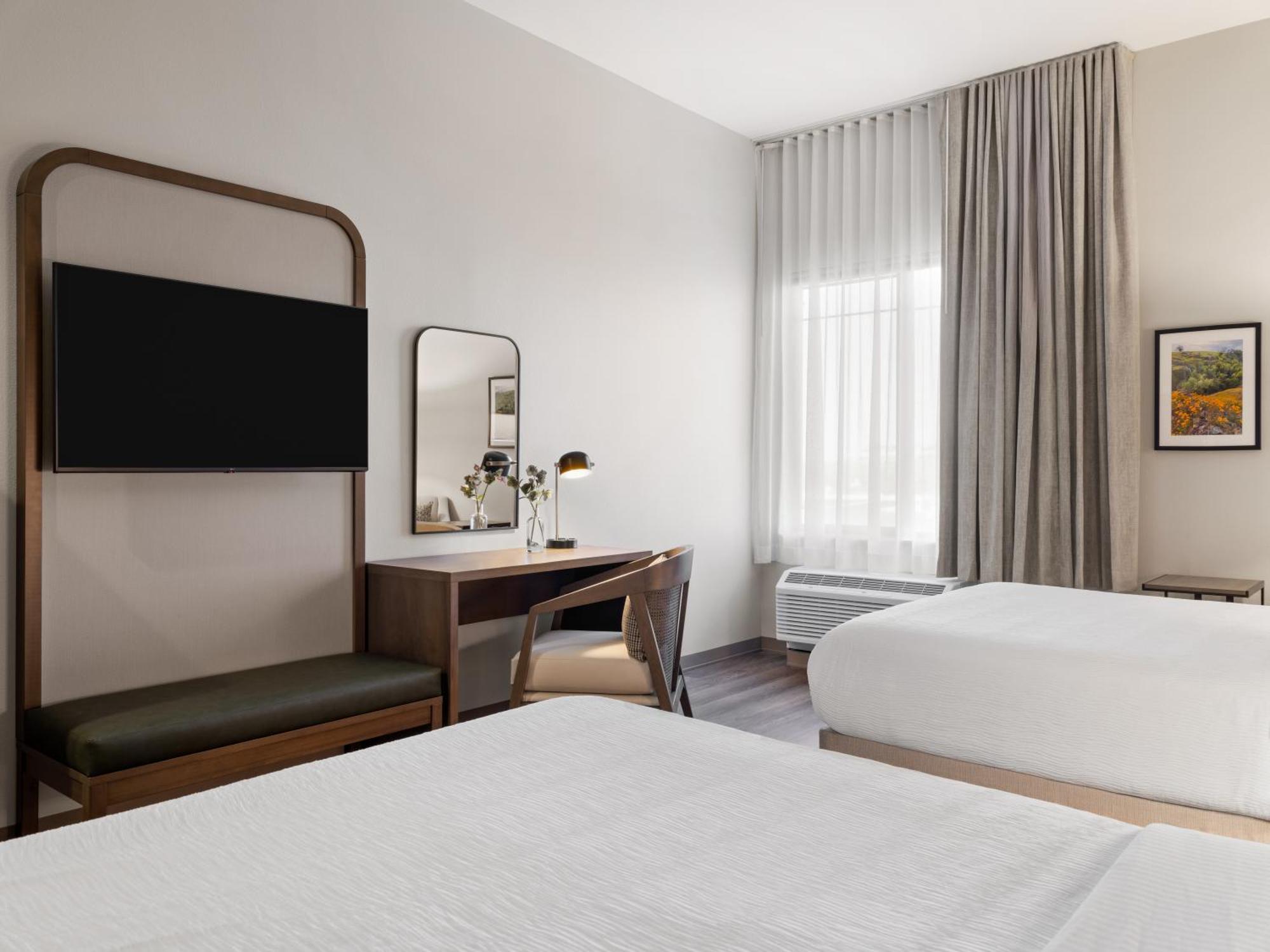 La Quinta Inn And Suites By Wyndham Lincoln Bagian luar foto