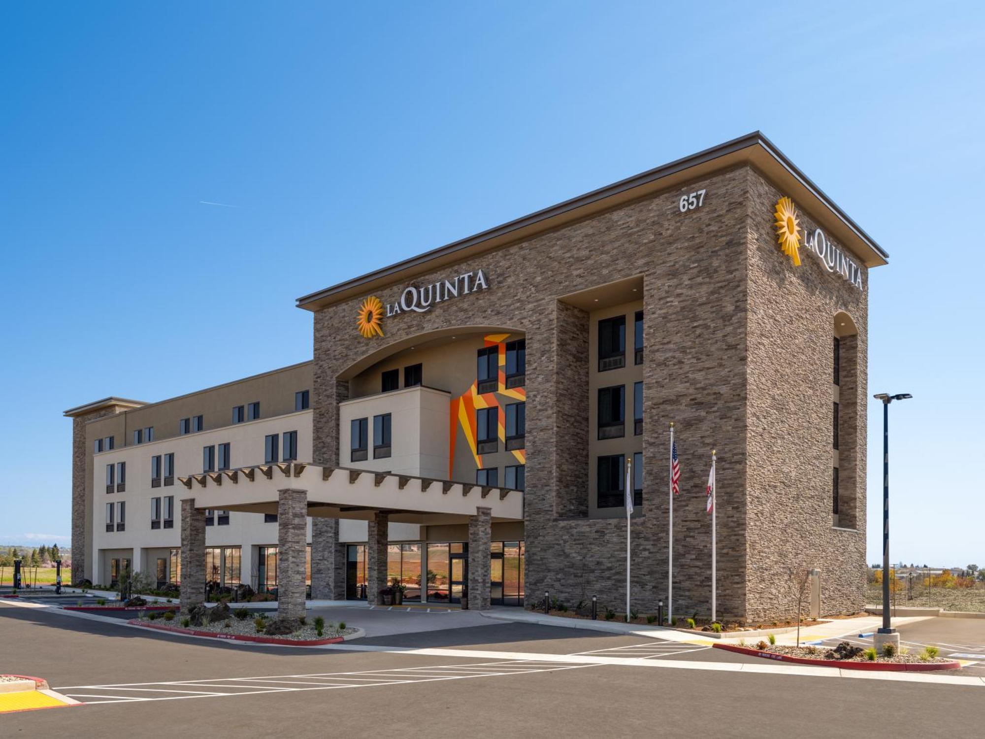 La Quinta Inn And Suites By Wyndham Lincoln Bagian luar foto