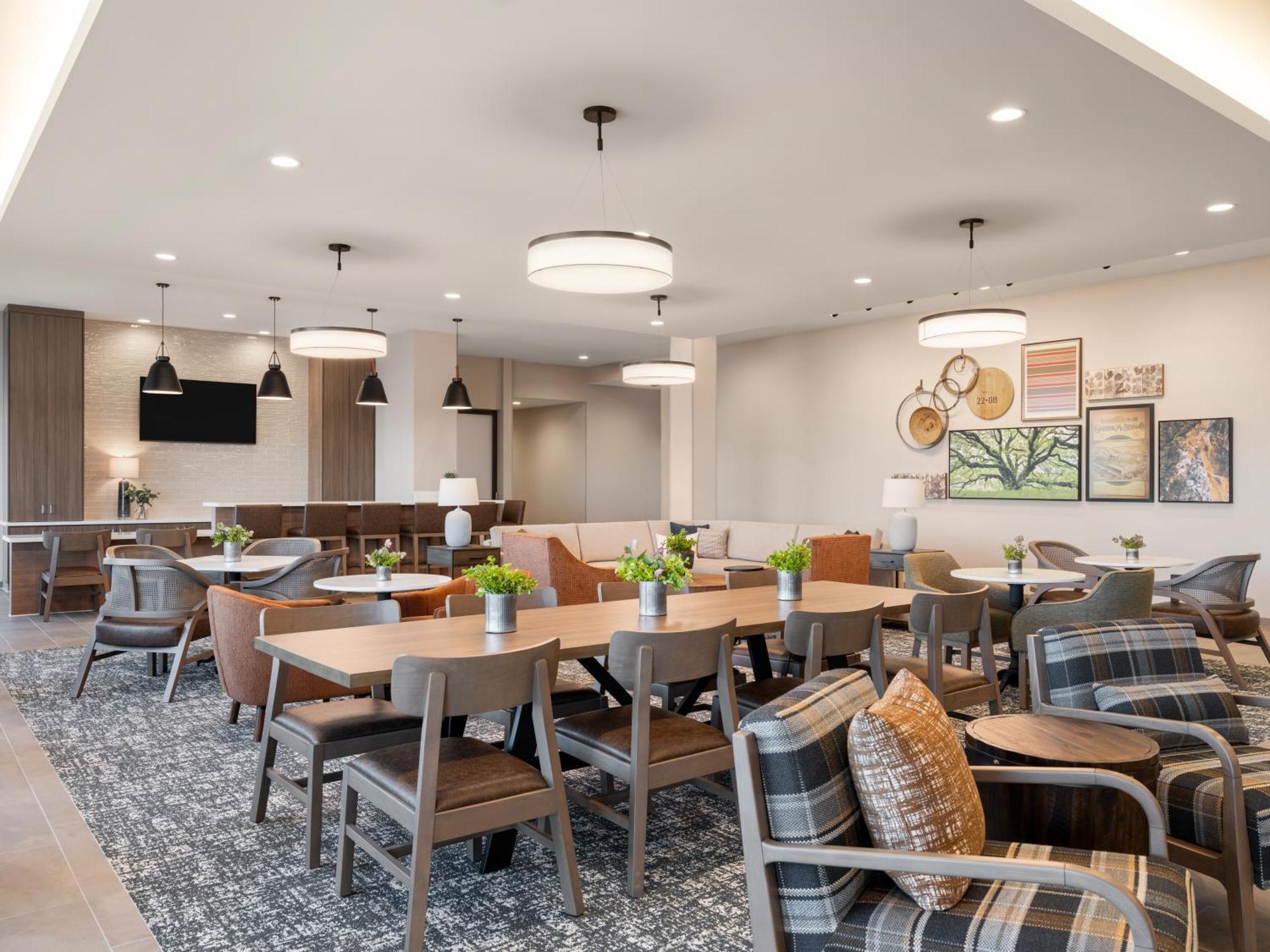 La Quinta Inn And Suites By Wyndham Lincoln Bagian luar foto