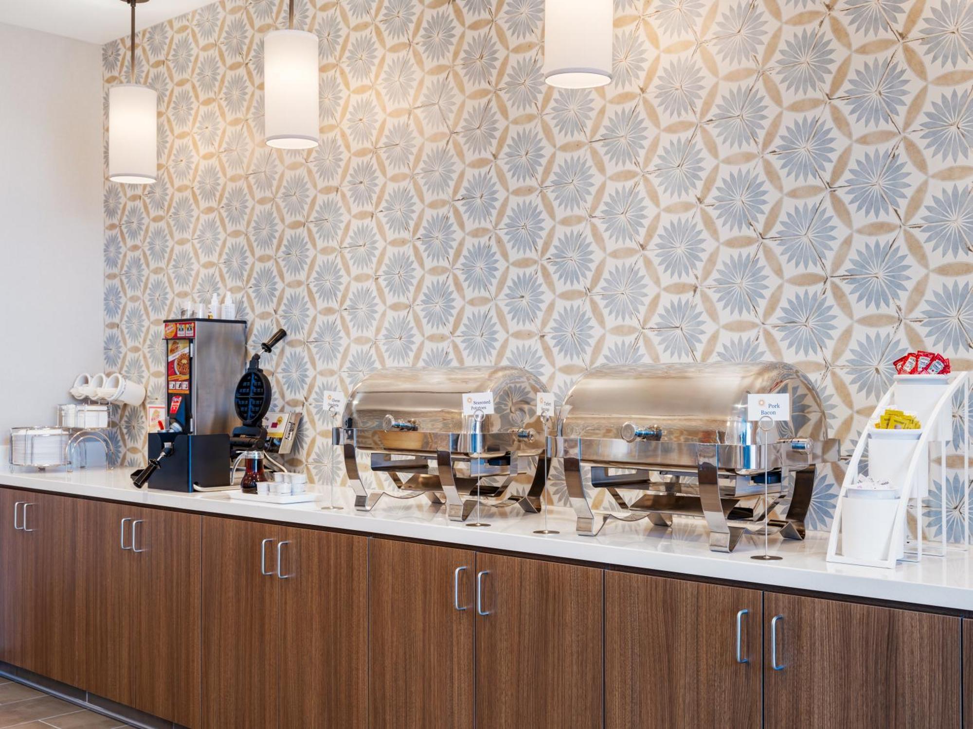 La Quinta Inn And Suites By Wyndham Lincoln Bagian luar foto