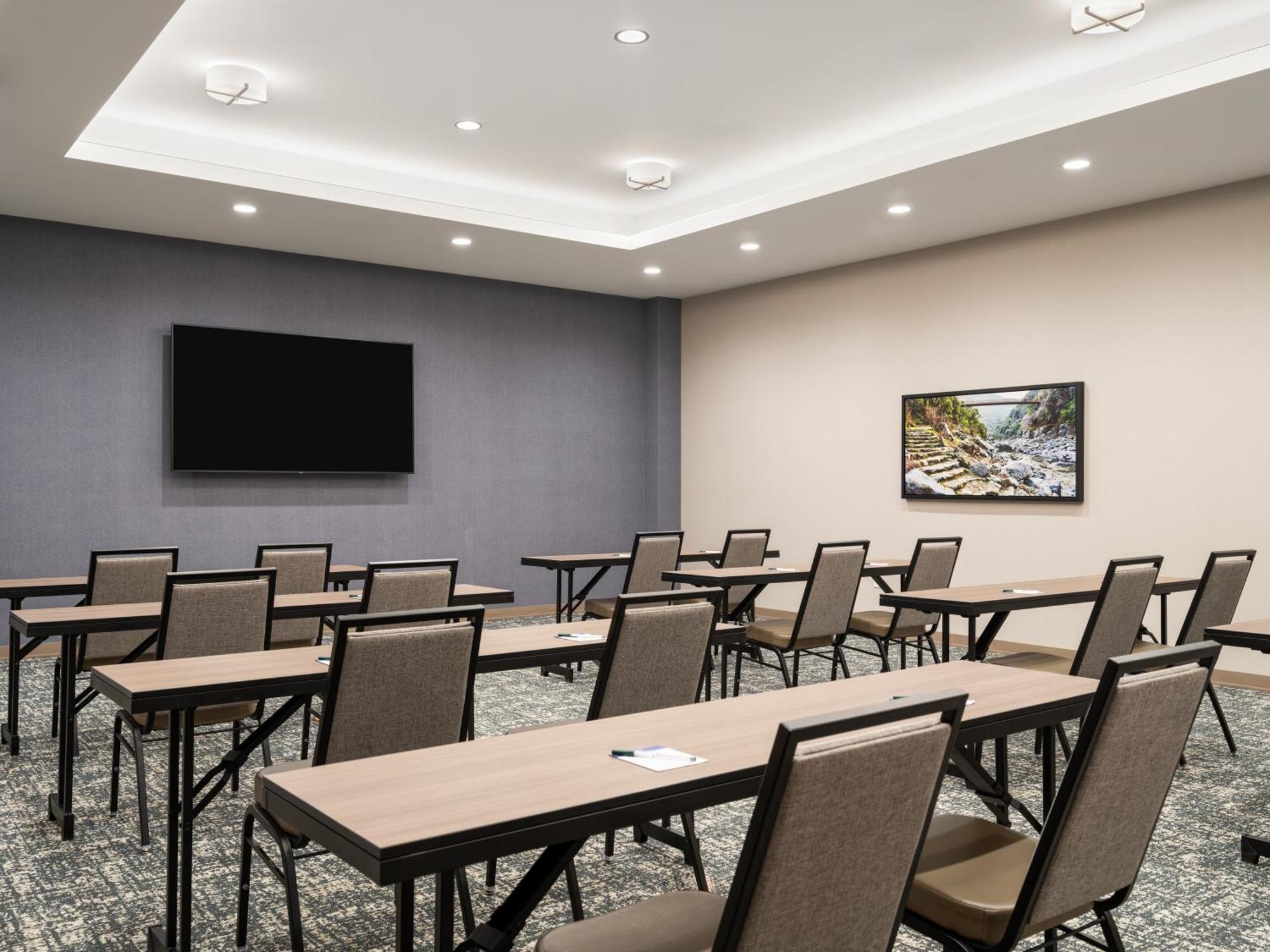 La Quinta Inn And Suites By Wyndham Lincoln Bagian luar foto