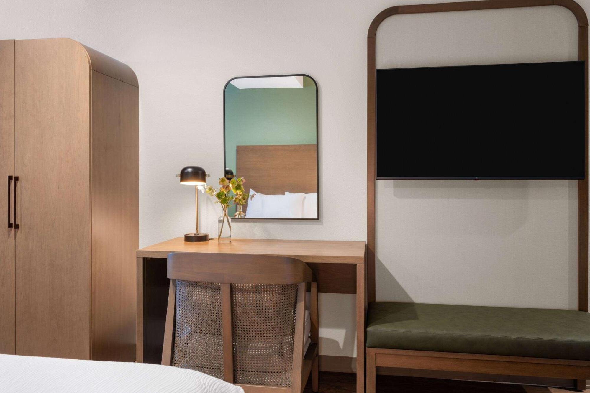 La Quinta Inn And Suites By Wyndham Lincoln Bagian luar foto