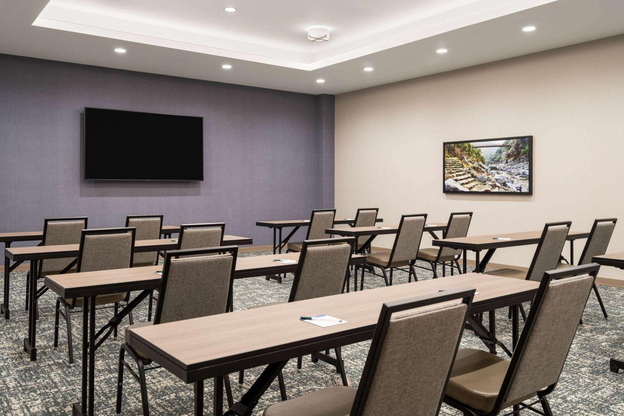 La Quinta Inn And Suites By Wyndham Lincoln Bagian luar foto