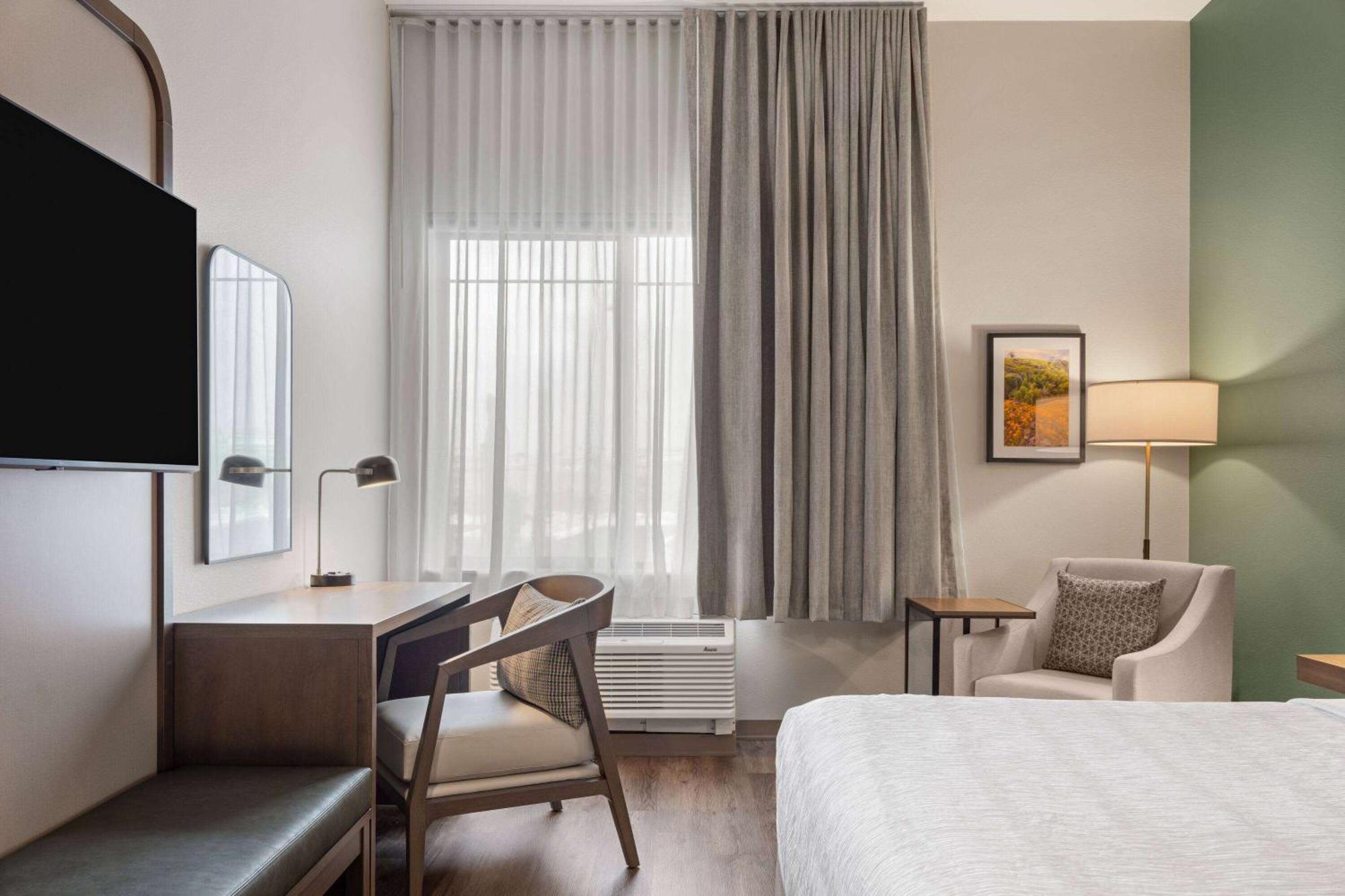 La Quinta Inn And Suites By Wyndham Lincoln Bagian luar foto
