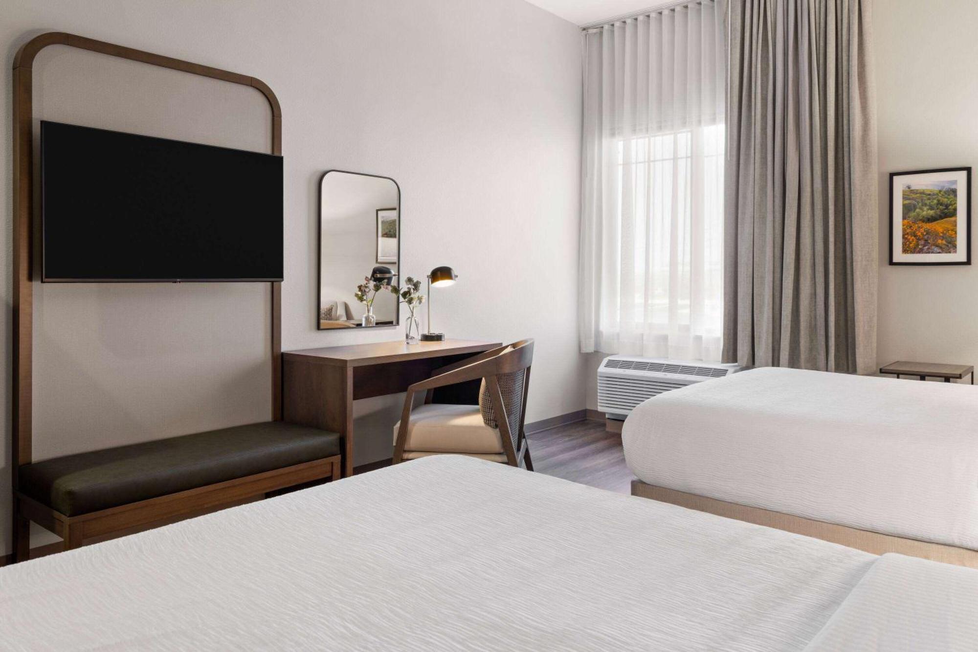 La Quinta Inn And Suites By Wyndham Lincoln Bagian luar foto