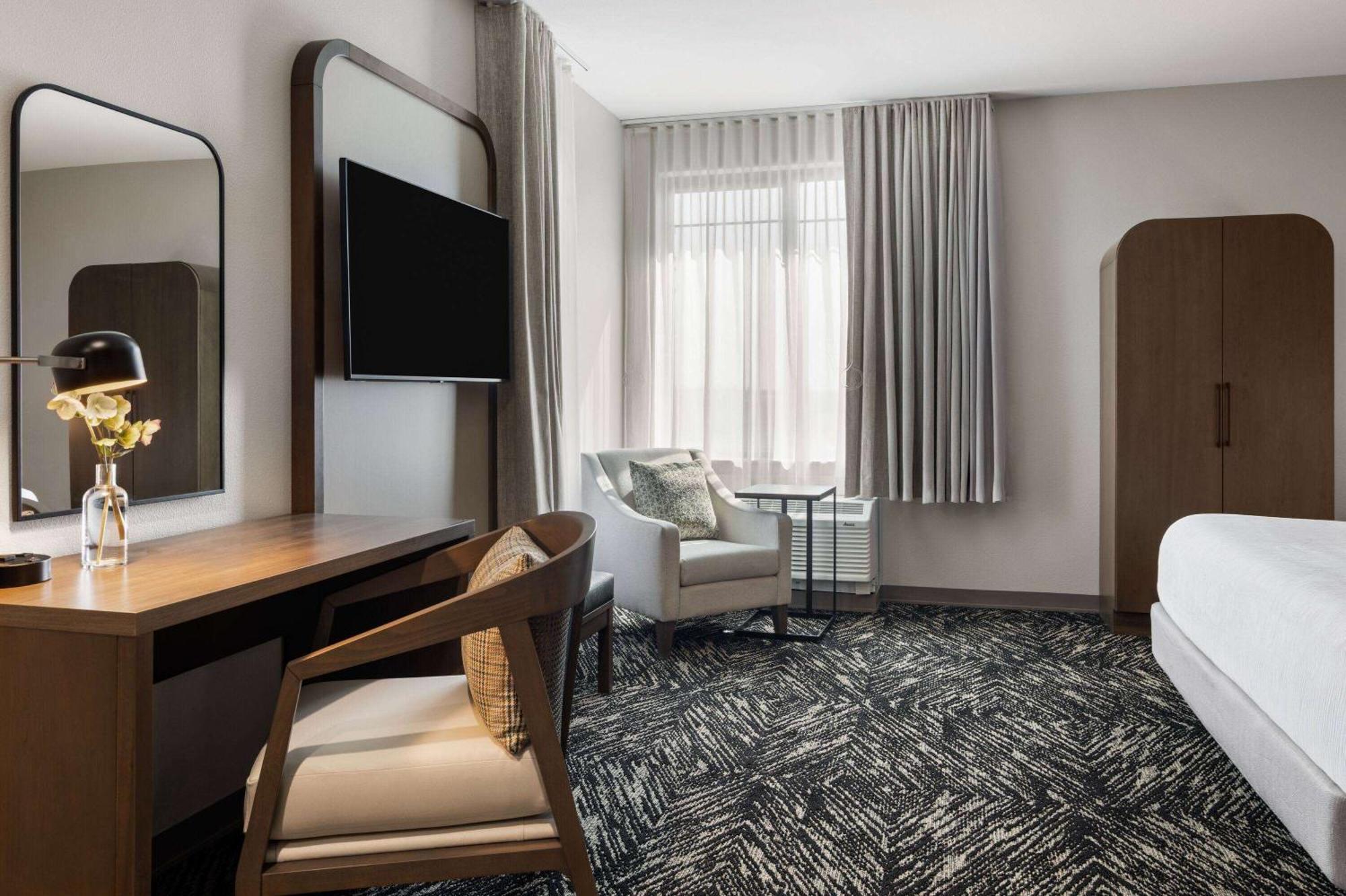 La Quinta Inn And Suites By Wyndham Lincoln Bagian luar foto