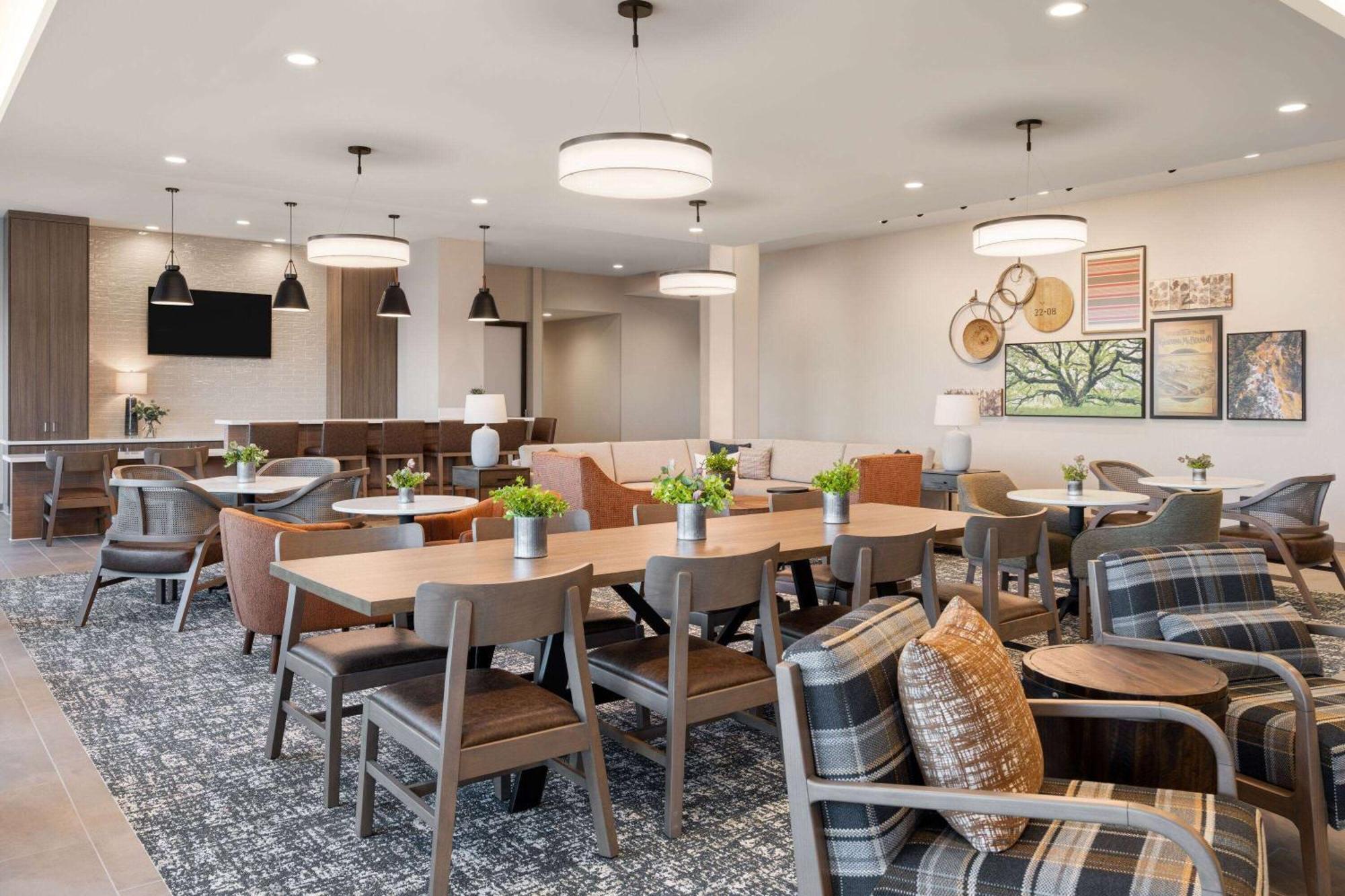 La Quinta Inn And Suites By Wyndham Lincoln Bagian luar foto